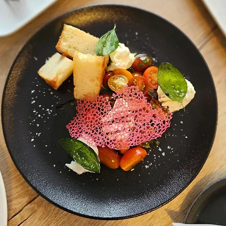 Restovna Πανσιόν Jíloviště