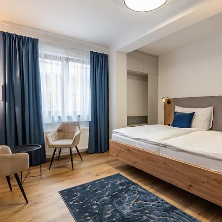 Restovna Πανσιόν 3*